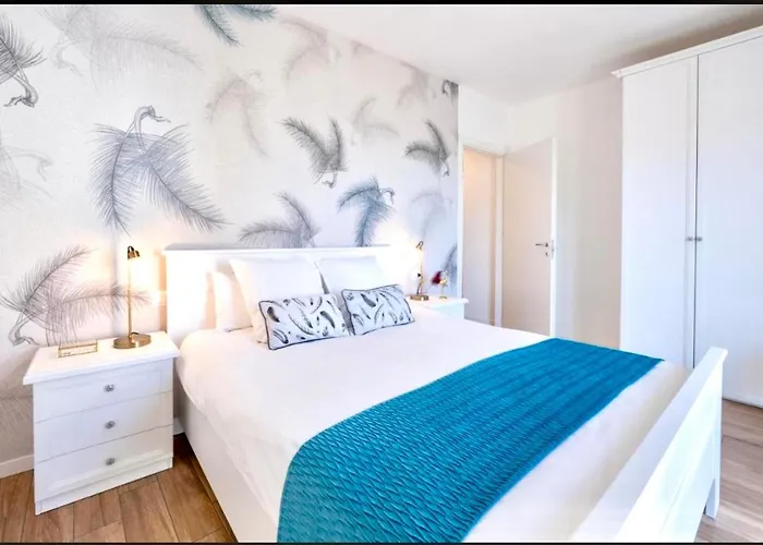 Lora Feathers Suite, Free Parking, Self Check In,4