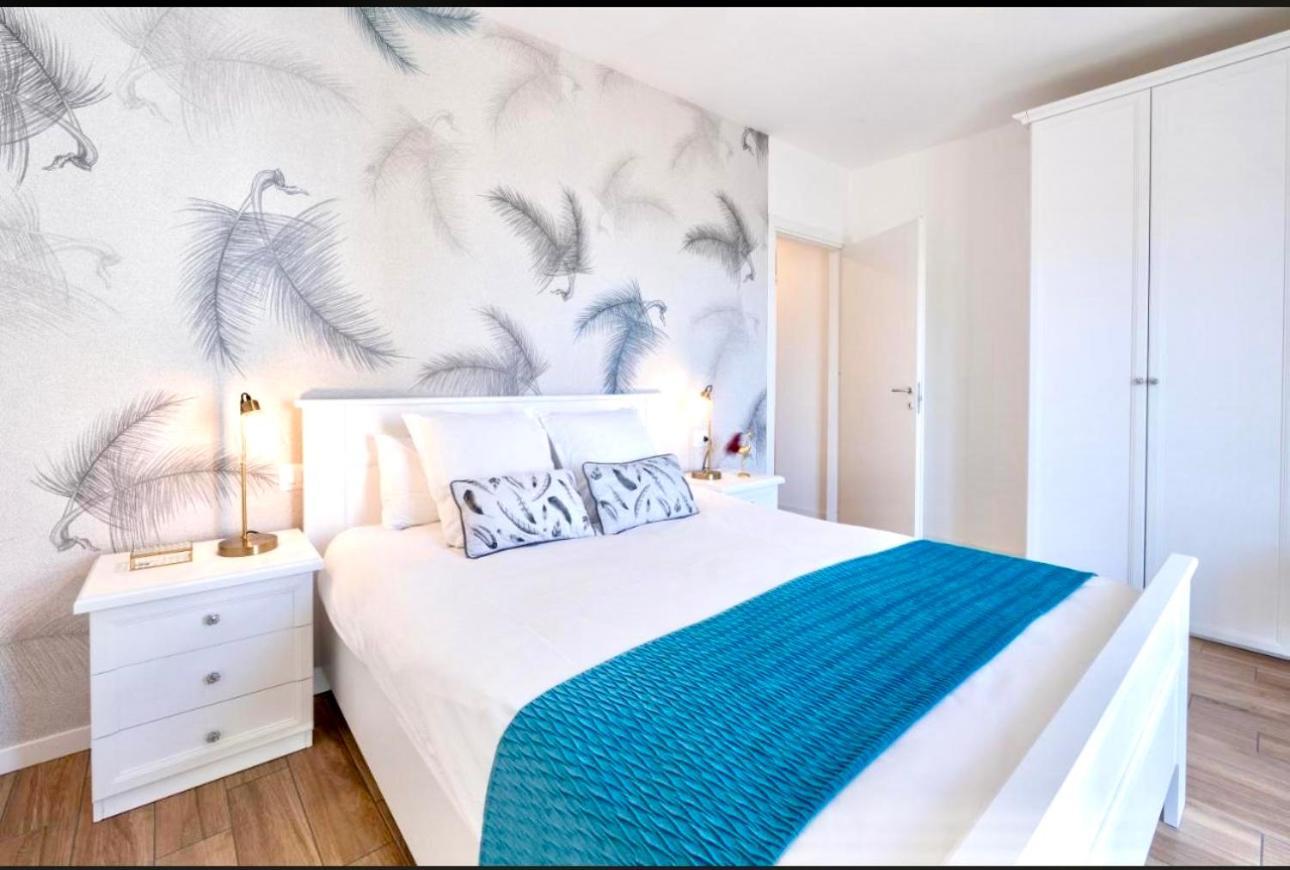 Lora Feathers Suite, Free Parking, Self Check In,4 Apartment *